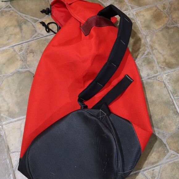 Marlboro Vintage Red Black Large Duffel Bag Drawstring Shoulder Strap Pocket - Picture 2 of 16